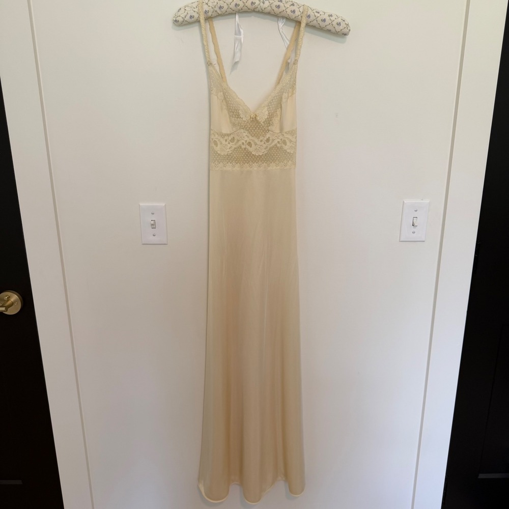 Vassarette Vintage Cream Lace Nightgown and Robe Set Size 32 Munsingwear Ivory